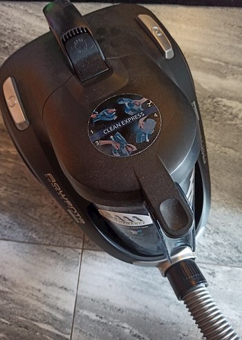 Rowenta Siyah Toz Torbasız Elektrikli Süpürge - Görsel 3