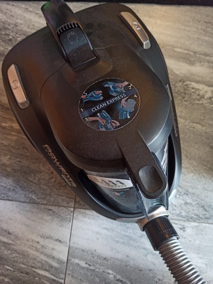 Rowenta Siyah Toz Torbasız Elektrikli Süpürge - Görsel 3