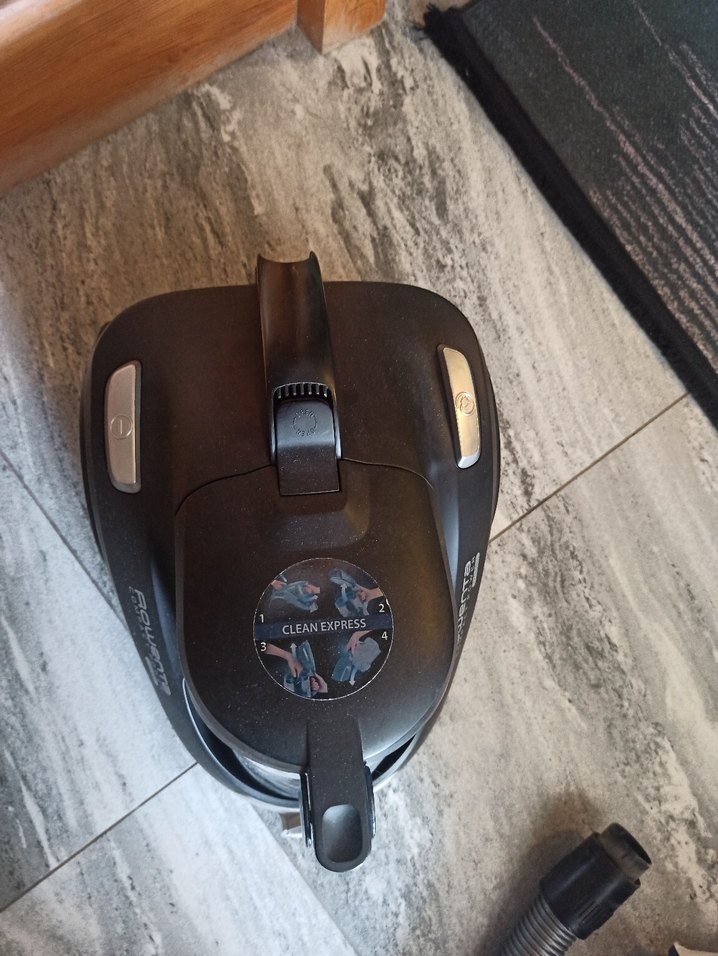 Rowenta Siyah Toz Torbasız Elektrikli Süpürge - Görsel 4