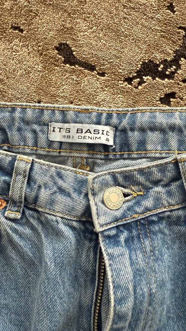 Açık Mavi Rahat Kesim Yırtık Denim Jean — görsel 3/4