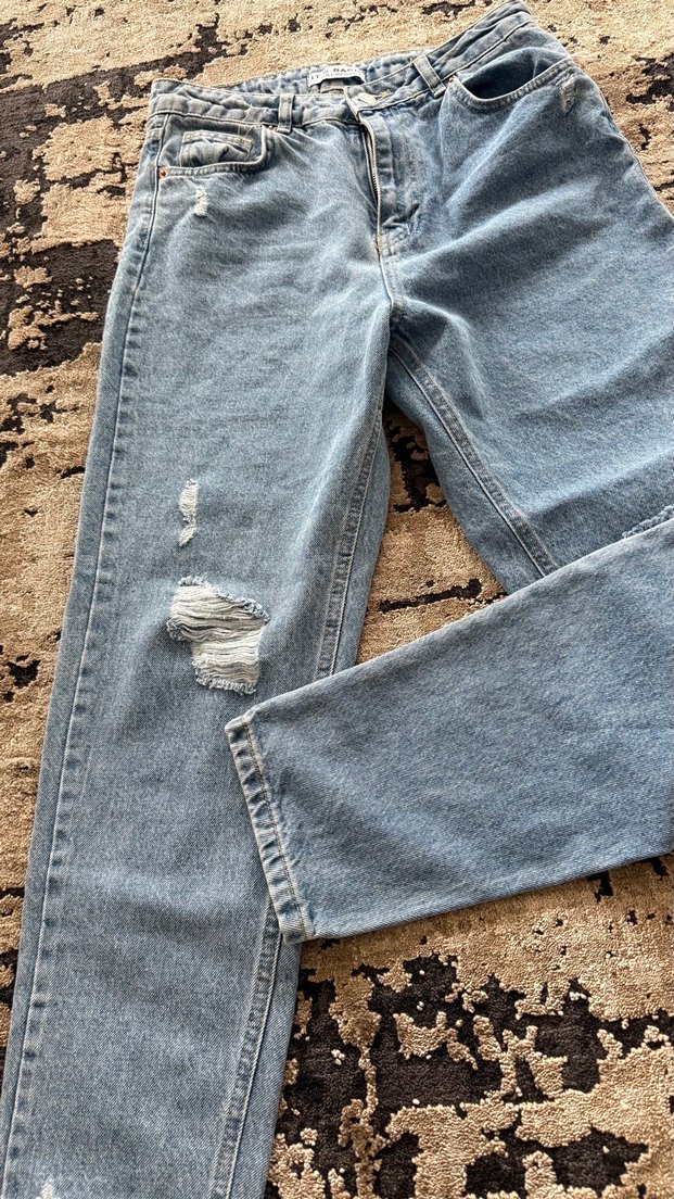 Açık Mavi Rahat Kesim Yırtık Denim Jean — görsel 2/4
