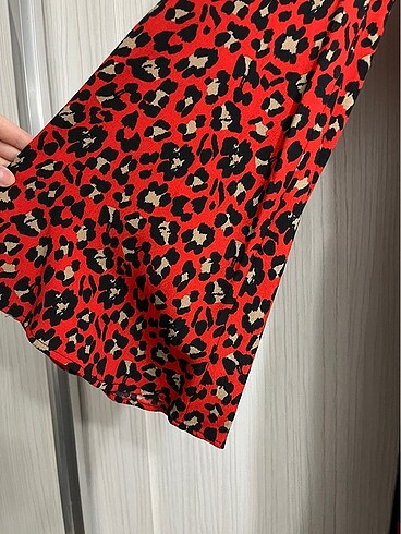 Kırmızı leoparlı asimetrik elbise - Görsel 10