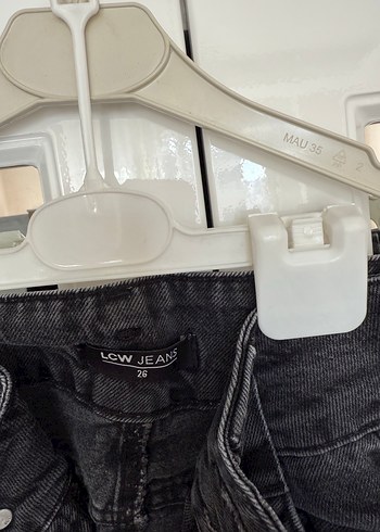 Siyah Kemerli Rahat Kesim Kadın Jean - Görsel 3