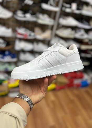 Adidas Beyaz Bağcıklı Spor Ayakkabı