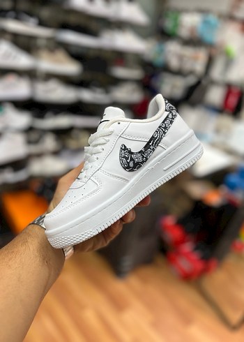 40 Beden Beyaz Yılan Desenli Bağcıklı Kadın Sneaker