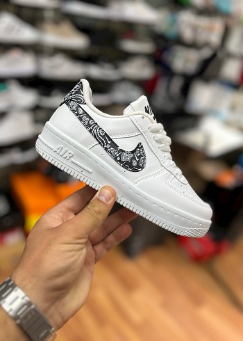 Beyaz Yılan Desenli Bağcıklı Kadın Sneaker