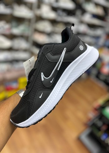 Nike Siyah Bağcıklı Erkek Spor Ayakkabı