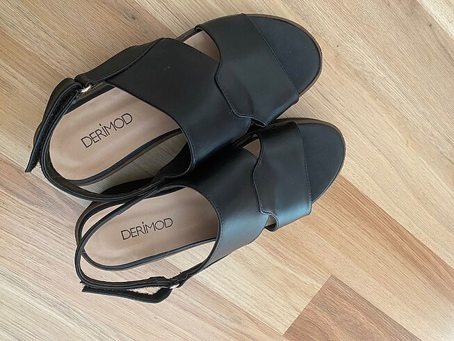 Derimod Derimod siyah sandalet yeni