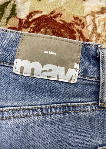 26 Beden mavi Renk Mavi jean