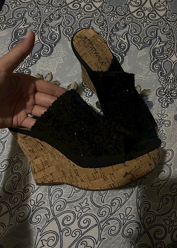 Deichmann Siyah Nakışlı Dolgu Topuk Kadın Terlik