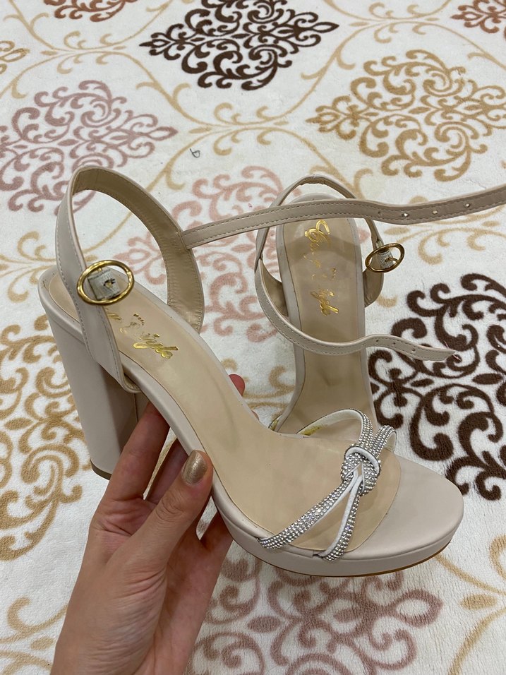 Beyaz Yüksek Topuklu Kemerli Abiye Ayakkabı - Görsel 3