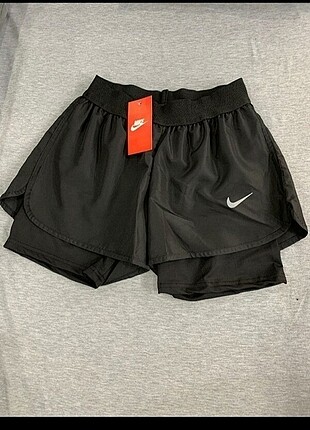 Nike tatlı şort