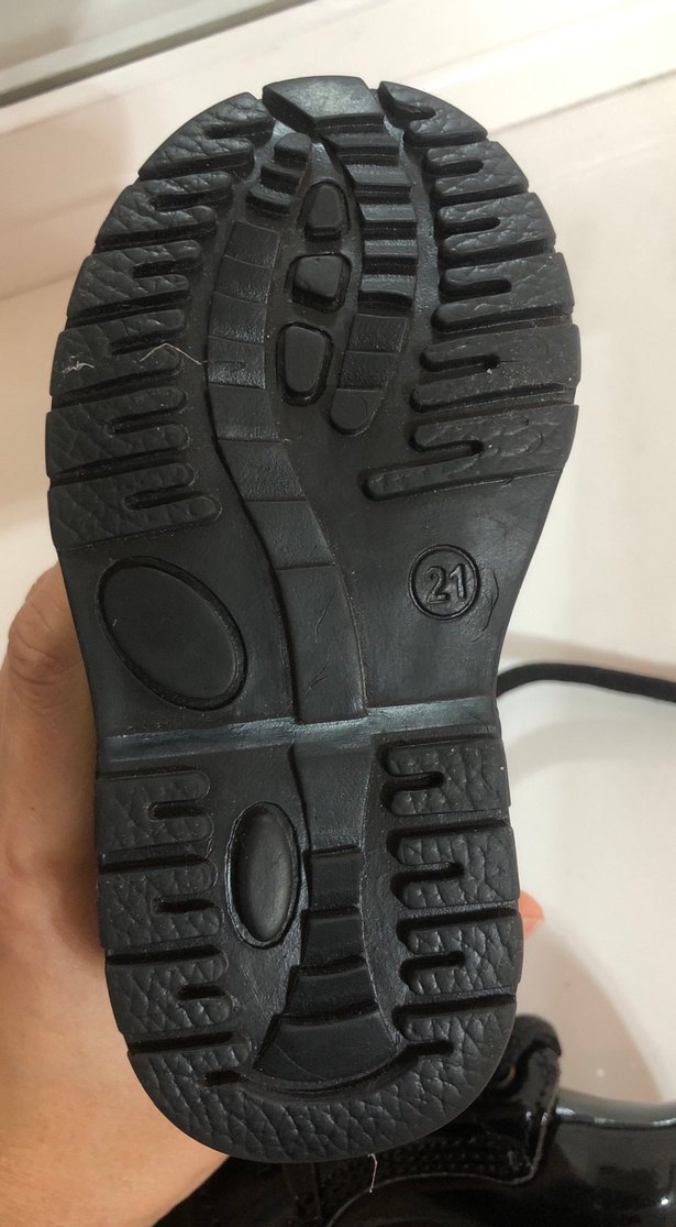 Parlak Siyah Kız Çocuk Botları Minnie Nakışlı - Görsel 4