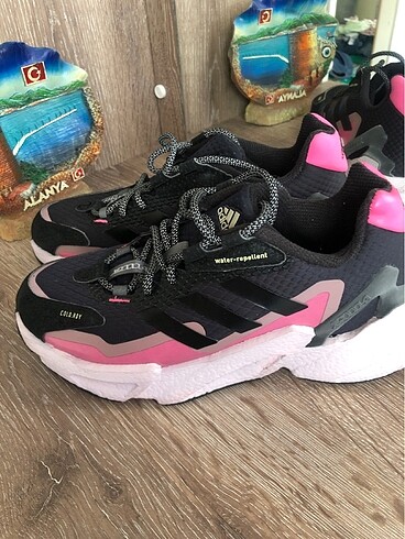 37,5 Beden Adidas bayan ayakkabı