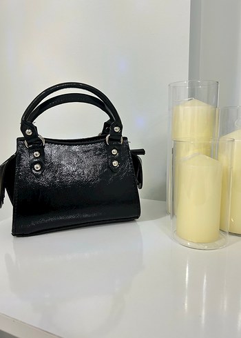 Siyah Parlak Deri Kadın El Çantası - Görsel 2