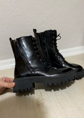 Siyah Kadın Bot - Görsel 4