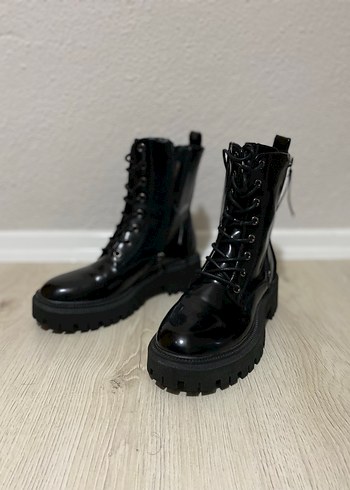 Siyah Kadın Bot - Görsel 3