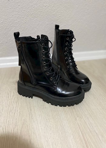 Siyah Kadın Bot - Görsel 2