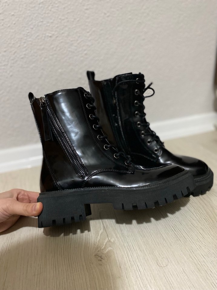 Siyah Kadın Bot - Görsel 4