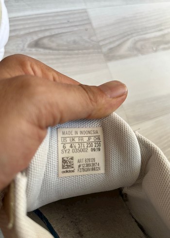 Adidas Beyaz Bağcıklı Spor Ayakkabı