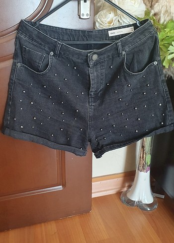 44 Beden Boncuk İşlemeli Gri Denim Mini Şort