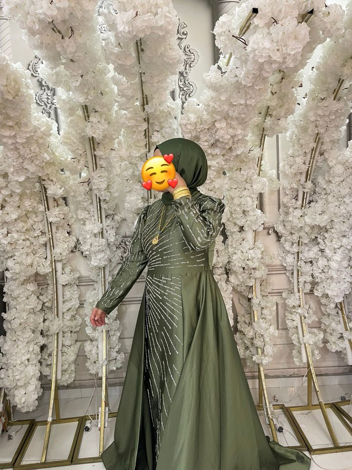 Uzun Kollu Yüksek Yakalı Nakışlı Kadın Abiye - Görsel 2