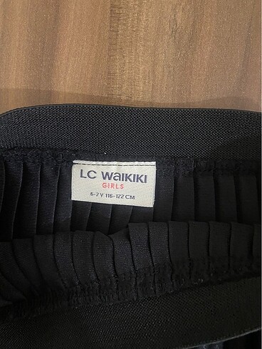LC Waikiki Siyah pileli etek
