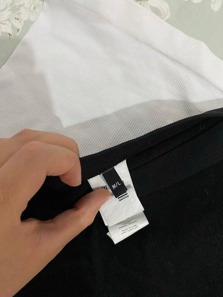 Beyaz ve Siyah Mini crop top - Görsel 3