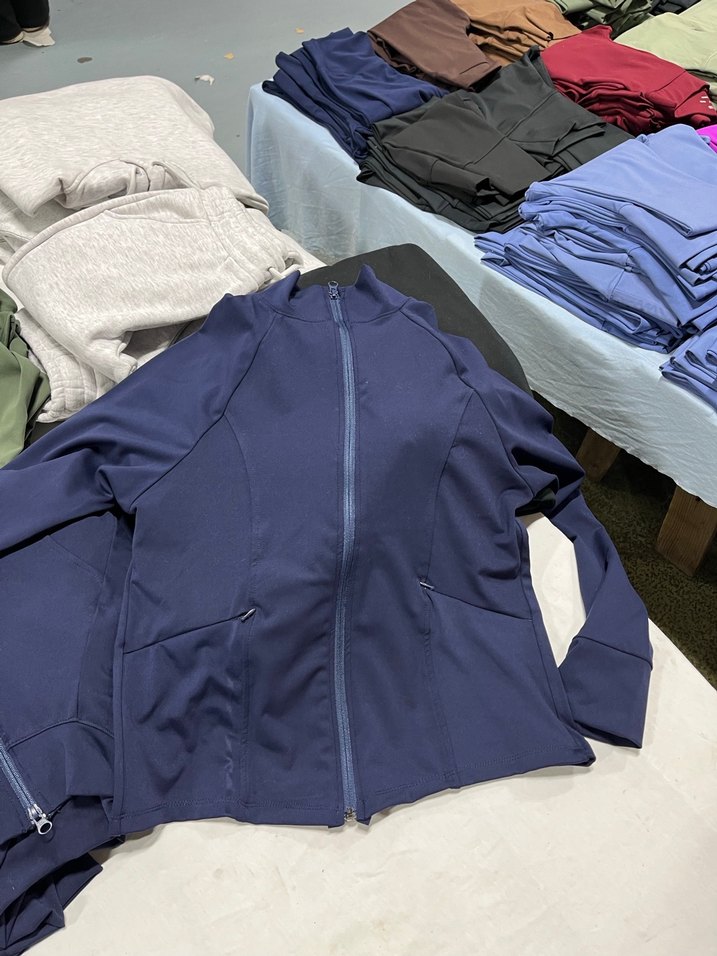 Yüksek yaka kenarları fermuarlı spor ceket takım - Görsel 4