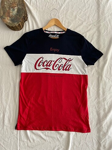 Unısex Coca Cola tişört XL beden mevcuttur