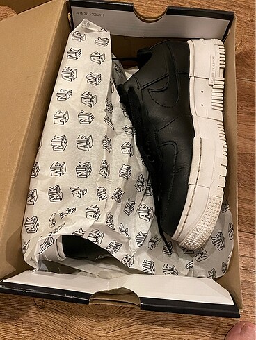 37,5 Beden Nike sneaker