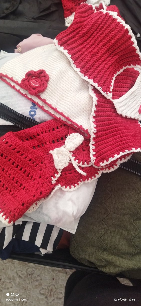 Kız Bebek Örgü Kırmızı Nakışlı Uzun Kollu Takım - Görsel 3