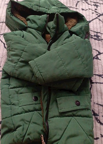 Erkek Çocuk Yeşil Kapüşonlu Kürklü Mont - Görsel 5