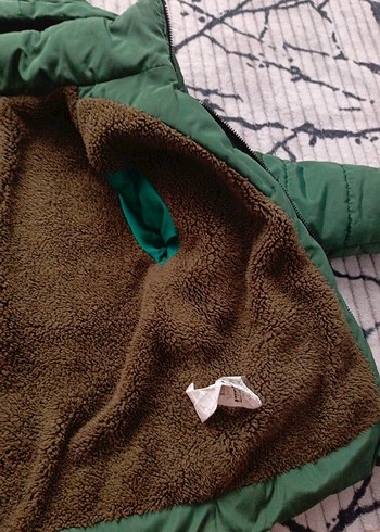 Erkek Çocuk Yeşil Kapüşonlu Kürklü Mont - Görsel 3