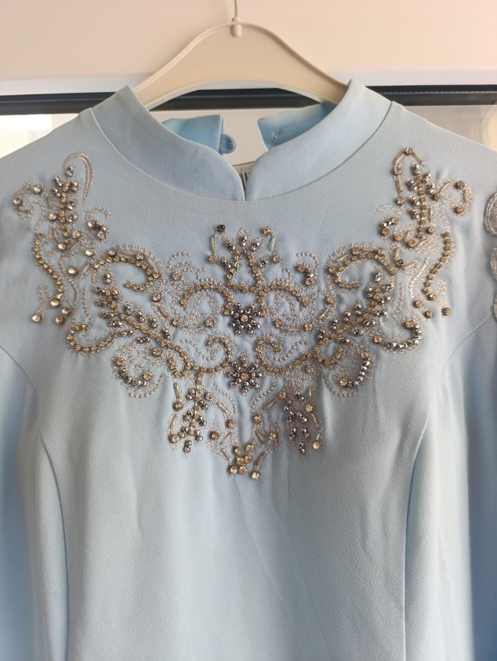 Mavi İşlemeli Uzun Kollu Abiye Elbise - Görsel 2