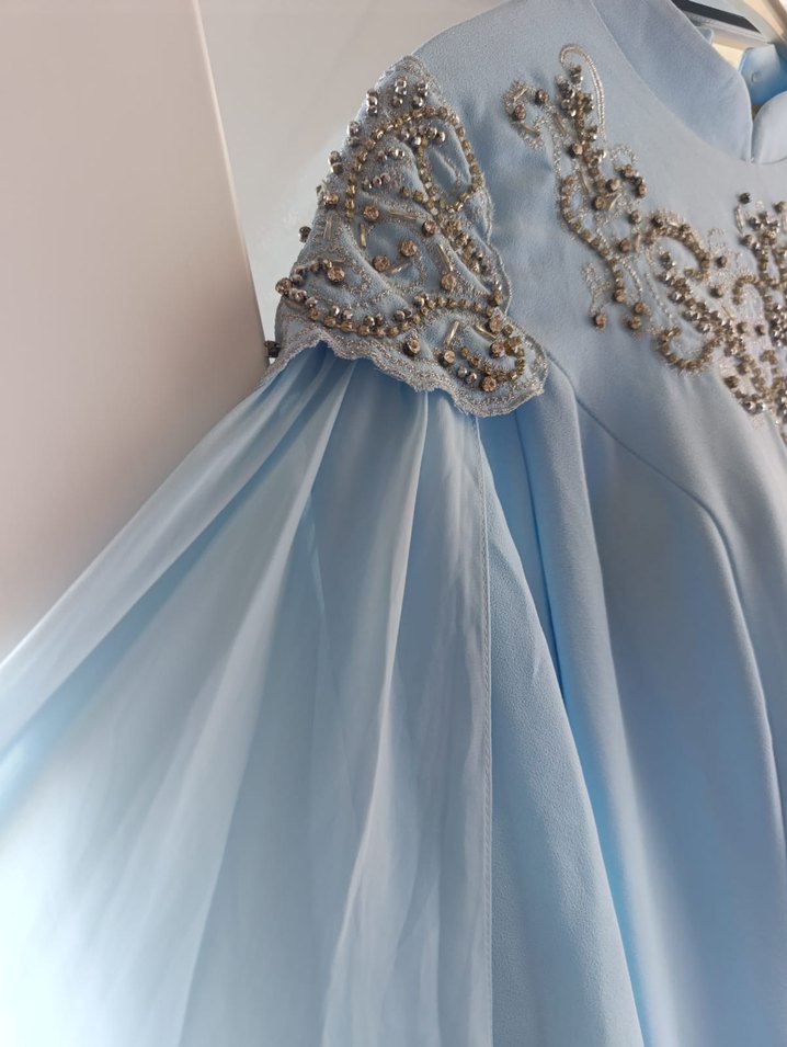 Mavi İşlemeli Uzun Kollu Abiye Elbise - Görsel 4