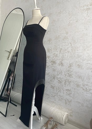 Siyah V Yakalı Uzun Askılı Gotik Elbise
