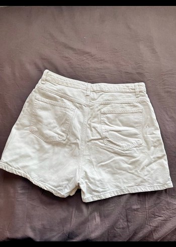 Düğmeli Beyaz Mini Kadın Şort - Görsel 3