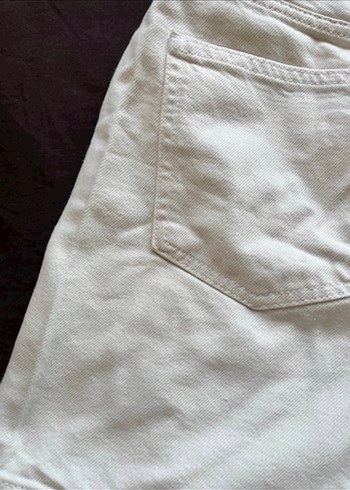 Düğmeli Beyaz Mini Kadın Şort - Görsel 4