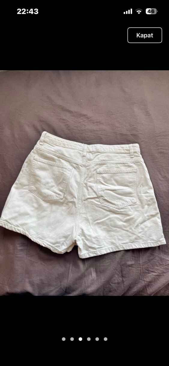 Düğmeli Beyaz Mini Kadın Şort - Görsel 3