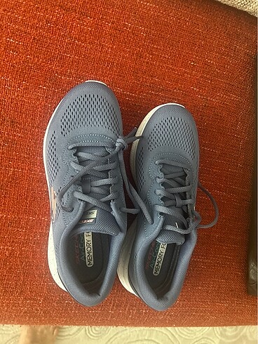 Skechers spor ayakkabı yeni
