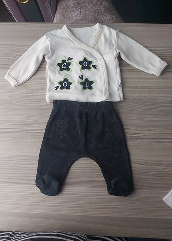 Bebek Beyaz Nakışlı Düğmeli Takım - Görsel 2