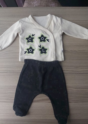 Bebek Beyaz Nakışlı Düğmeli Takım - Görsel 3