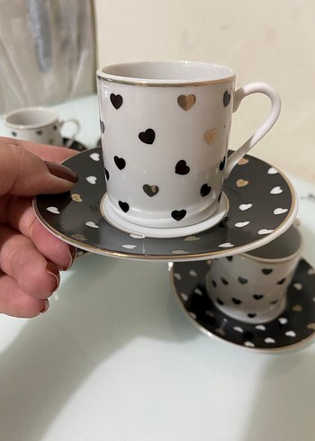 Kalp Desenli Siyah Beyaz Kahve Fincan Seti - Görsel 2