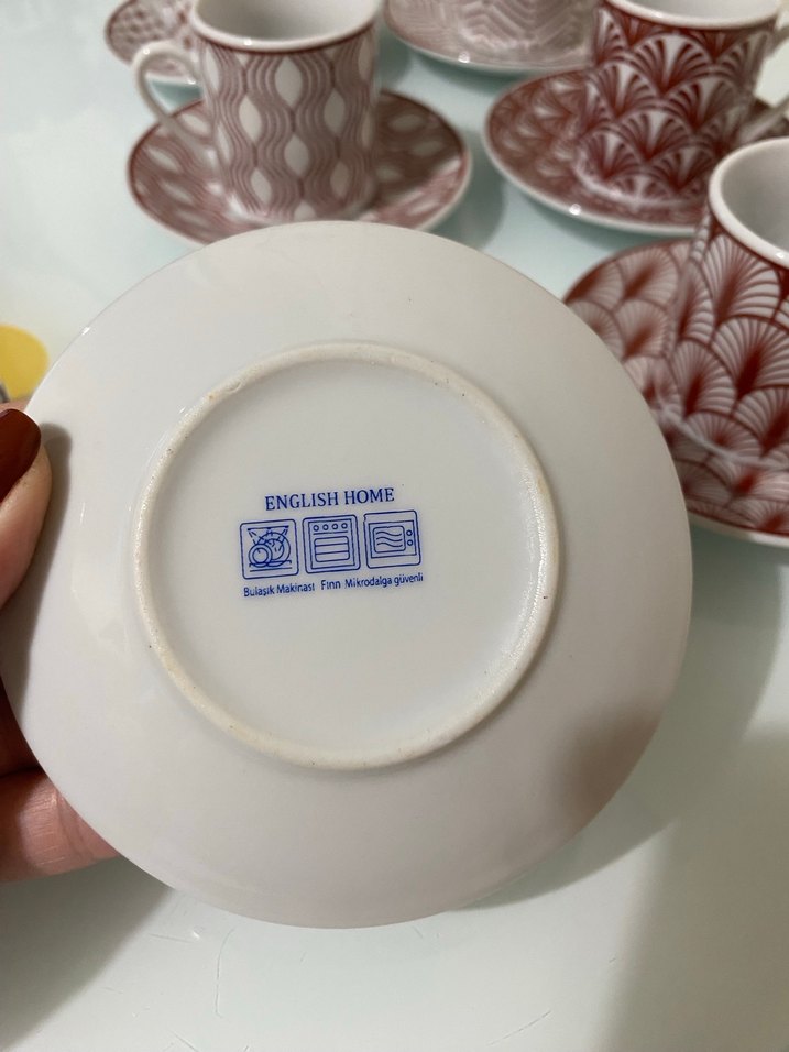 Kırmızı Desenli Porselen Kahve Fincanları - Görsel 3