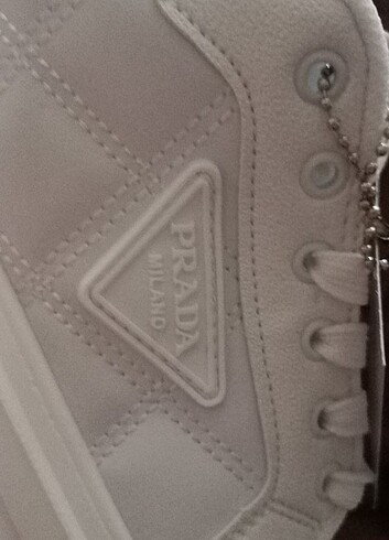 37 Beden beyaz Renk Prada Milano