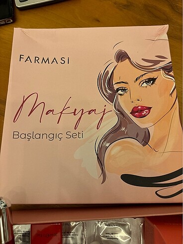 FARMASİ MAKYAJ PAKETİ özel kutusunda