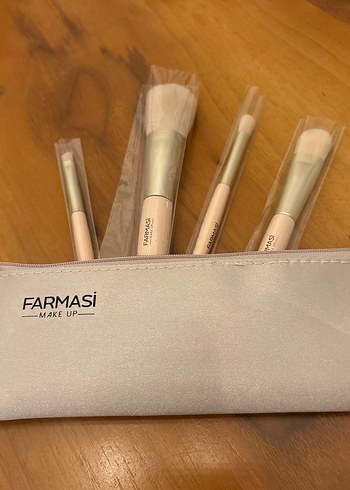 Farmasi 4'lü Pastel Bej Makyaj Fırça Seti - Görsel 4