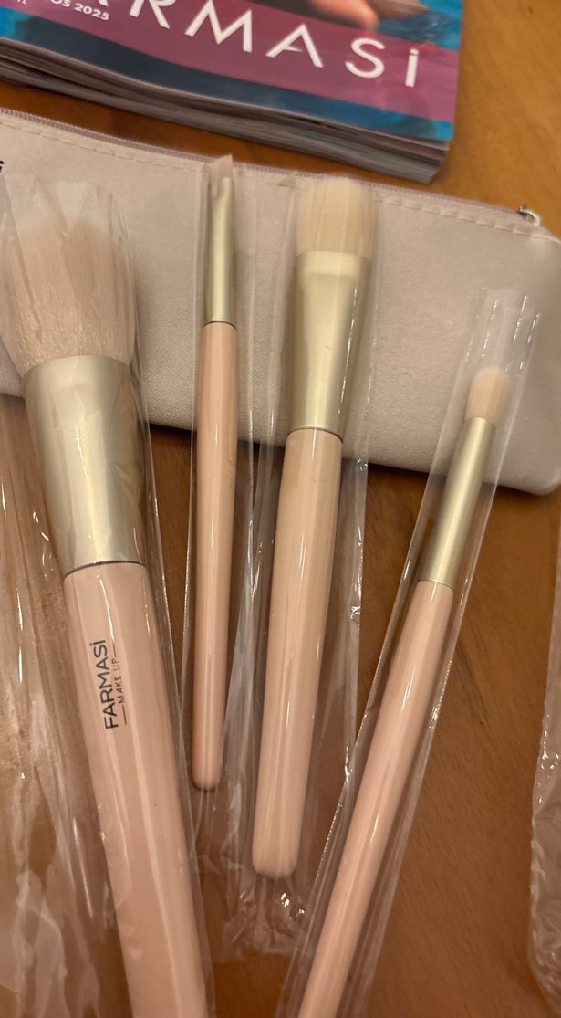 Farmasi 4'lü Pastel Bej Makyaj Fırça Seti - Görsel 2
