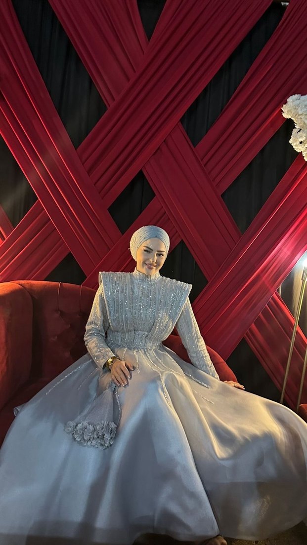 Gri Nakışlı Uzun Kol Drapeli Abiye Elbise - Görsel 2